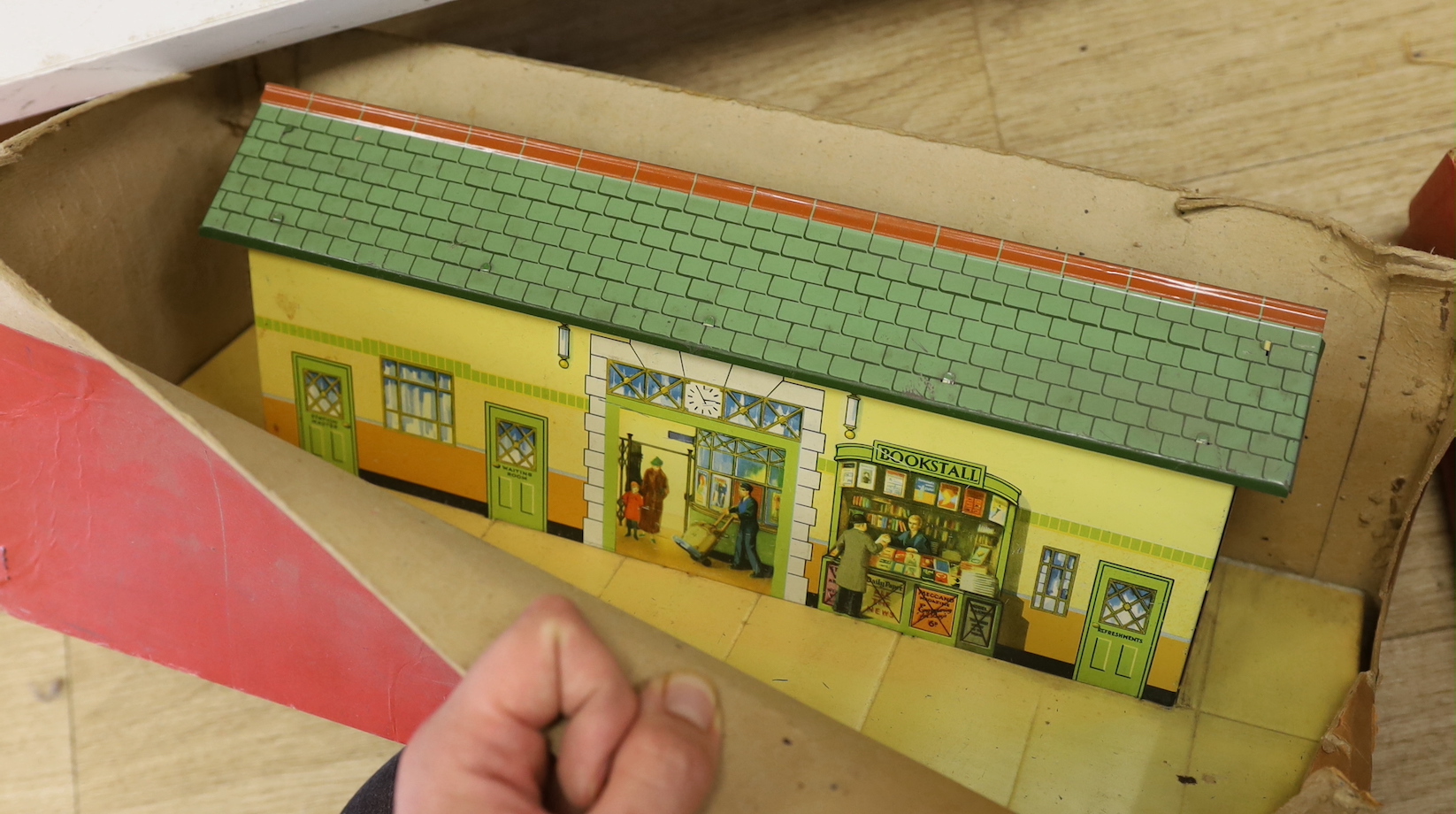 A quantity boxed Hornby Trains, ‘O’ gauge tin plate locomotives, and track